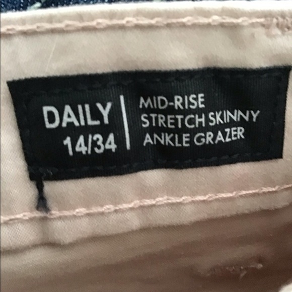 Buffalo Mid Rise Stretch Skinny Pants. NWT - Picture 4 of 5